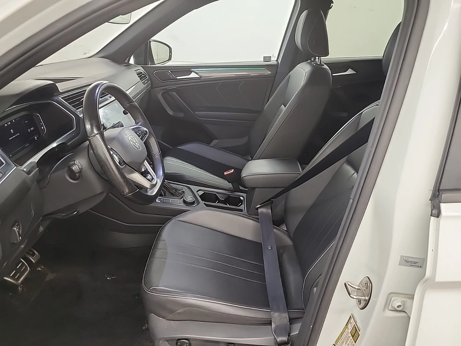 VW Tiguan * COMFORTLINE R LINE BLACK EDITION * CARFAX * БЕЗ , снимка 5 - Автомобили и джипове - 55993451