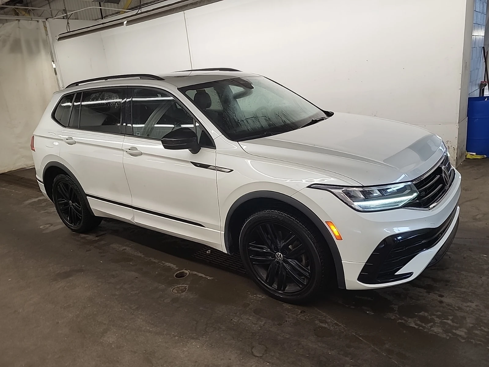 VW Tiguan * COMFORTLINE R LINE BLACK EDITION * CARFAX * БЕЗ , снимка 2 - Автомобили и джипове - 55993451