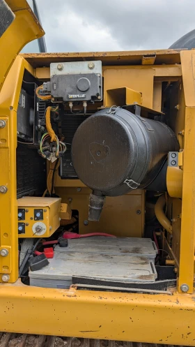 Багер Caterpillar 325D, снимка 8