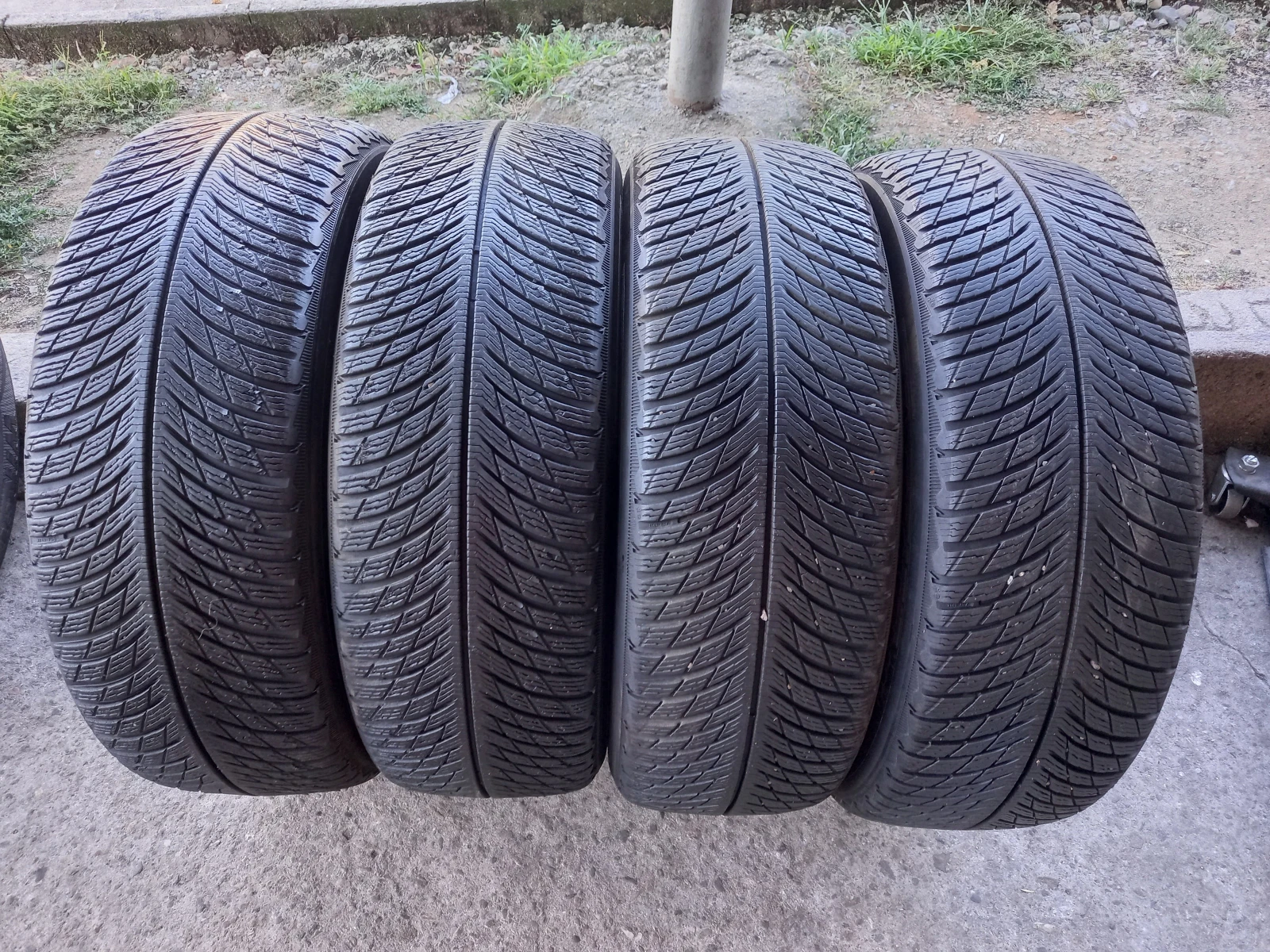 Гуми Зимни 225/60R18