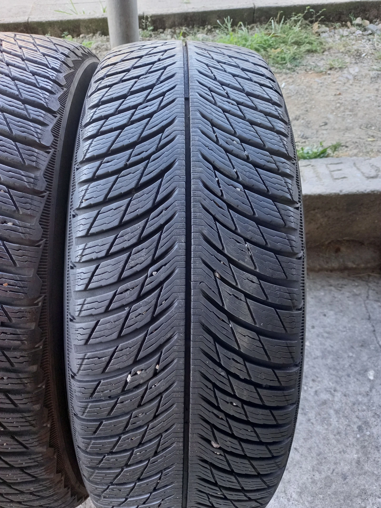 Гуми Зимни 225/60R18, снимка 4 - Гуми и джанти - 55843907