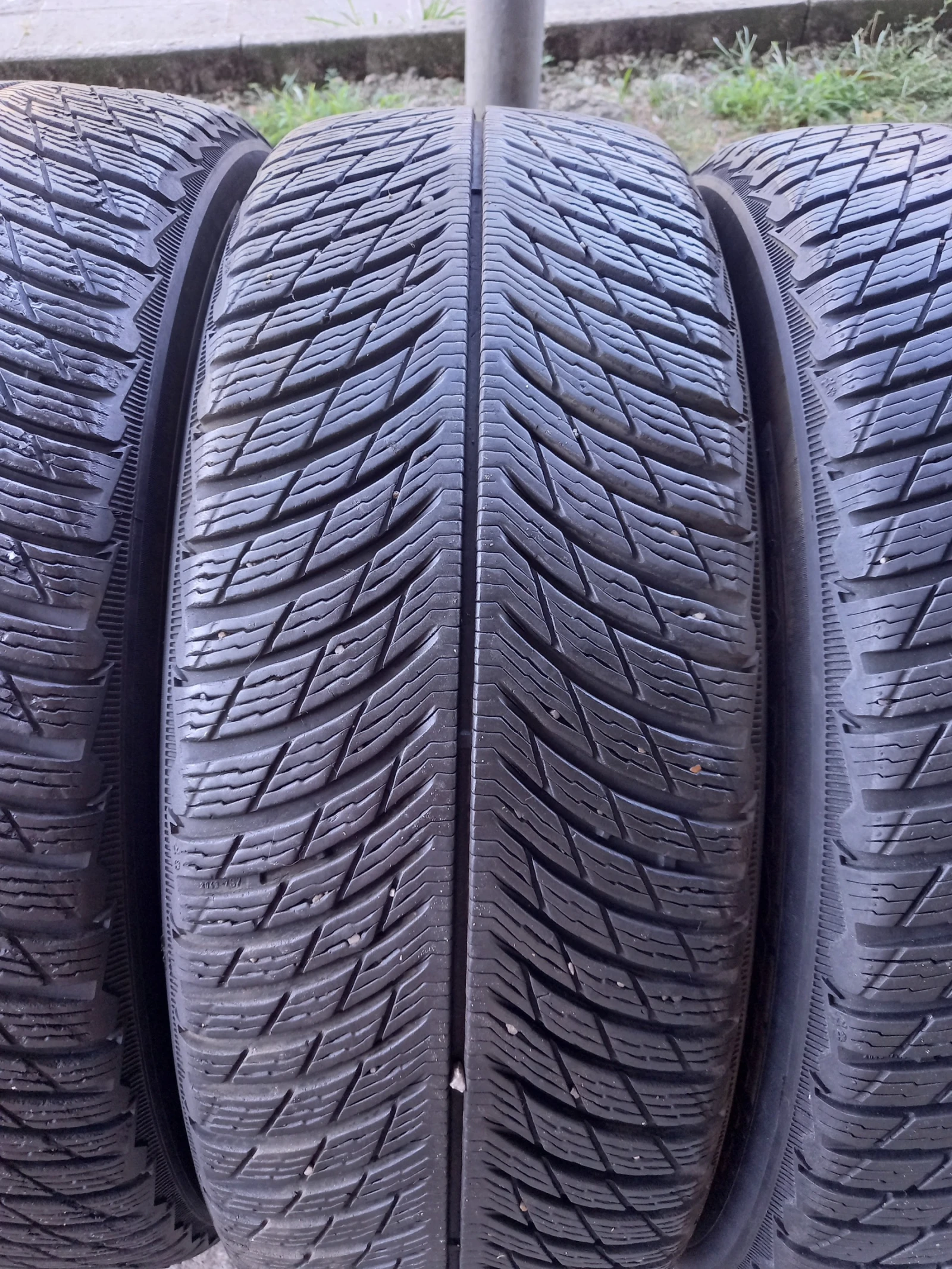 Гуми Зимни 225/60R18, снимка 5 - Гуми и джанти - 55843907
