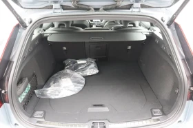 Volvo V60 Recharge T6 AWD Geartronic Plus Dark, снимка 12