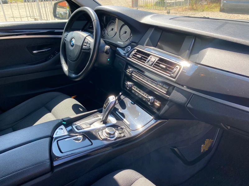 BMW 520 D Facelift EURO6, снимка 16 - Автомобили и джипове - 47387574