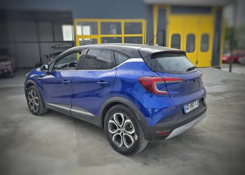 Renault Captur 1.6, снимка 3 - Автомобили и джипове - 52395945