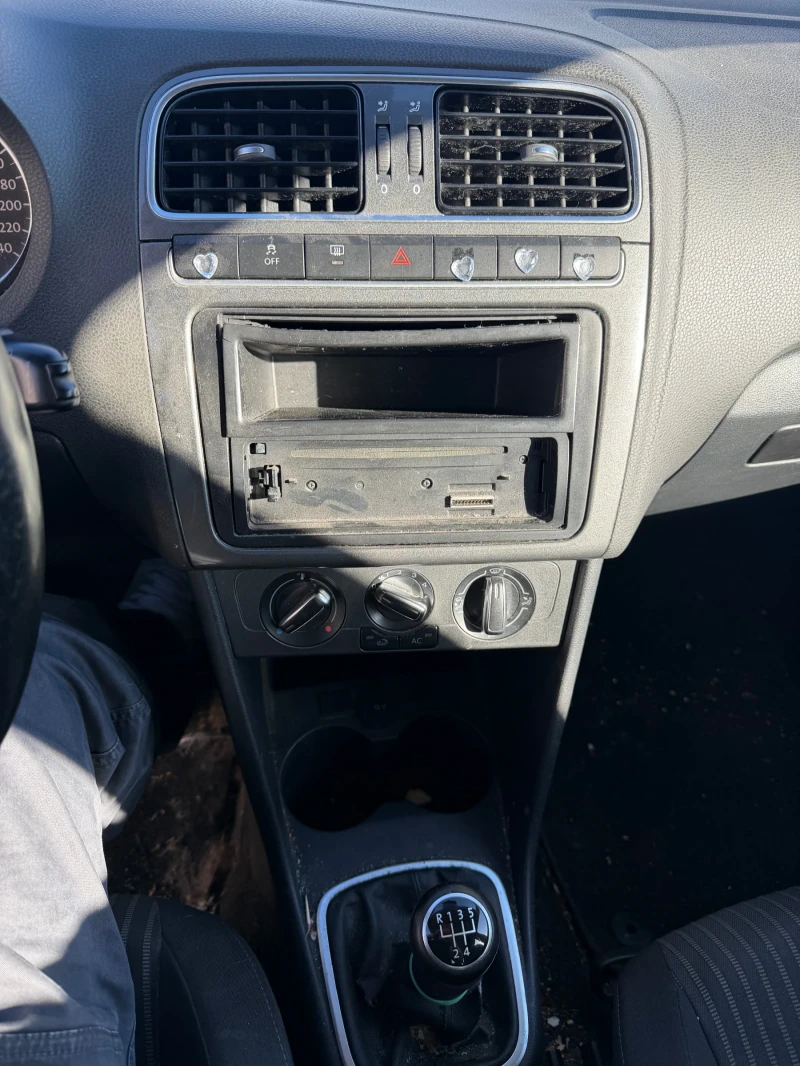 VW Polo 1.4 benzin, снимка 6 - Автомобили и джипове - 52707958