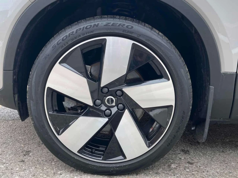 Volvo C40 Ultimate /CARFAX /Стъклен таван/Подгрев/360 камера, снимка 14 - Автомобили и джипове - 53570922