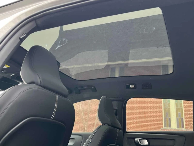 Volvo C40 Ultimate /CARFAX /Стъклен таван/Подгрев/360 камера, снимка 13 - Автомобили и джипове - 53570922