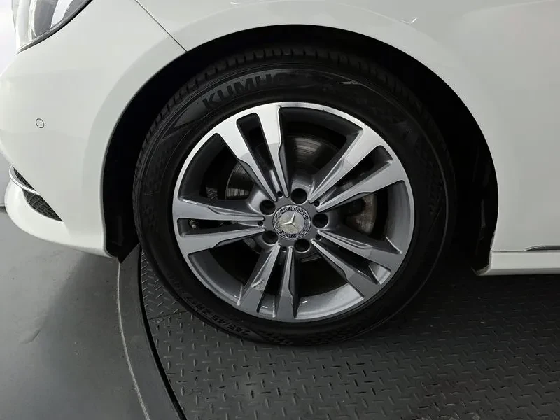 Mercedes-Benz E 200, снимка 5 - Автомобили и джипове - 52663745