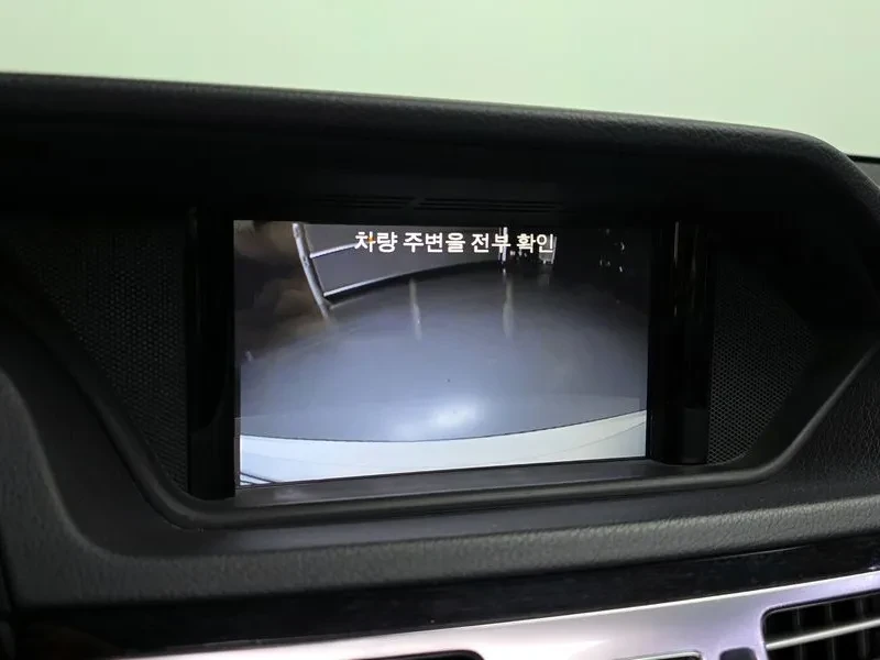 Mercedes-Benz E 200, снимка 15 - Автомобили и джипове - 52663745