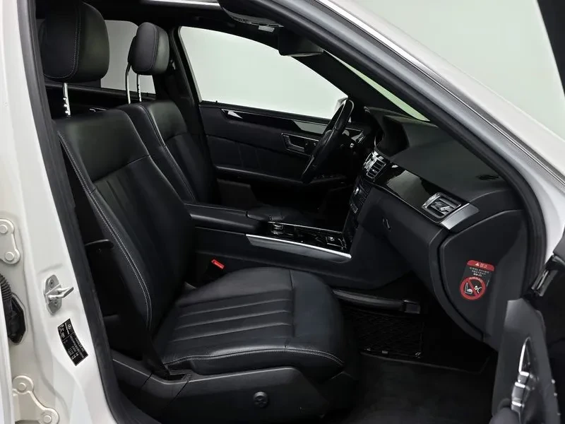 Mercedes-Benz E 200, снимка 10 - Автомобили и джипове - 52663745