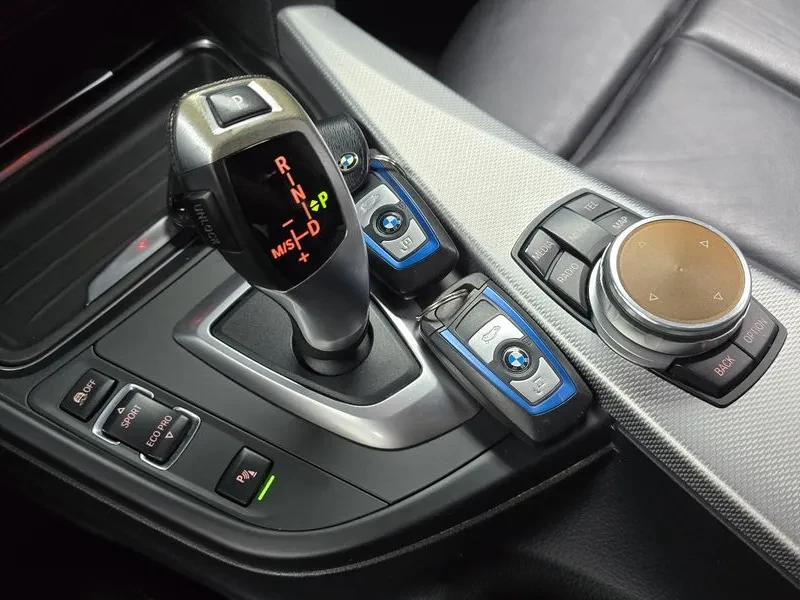 BMW 320 320D xDrive Touring M Sports, снимка 9 - Автомобили и джипове - 54928369