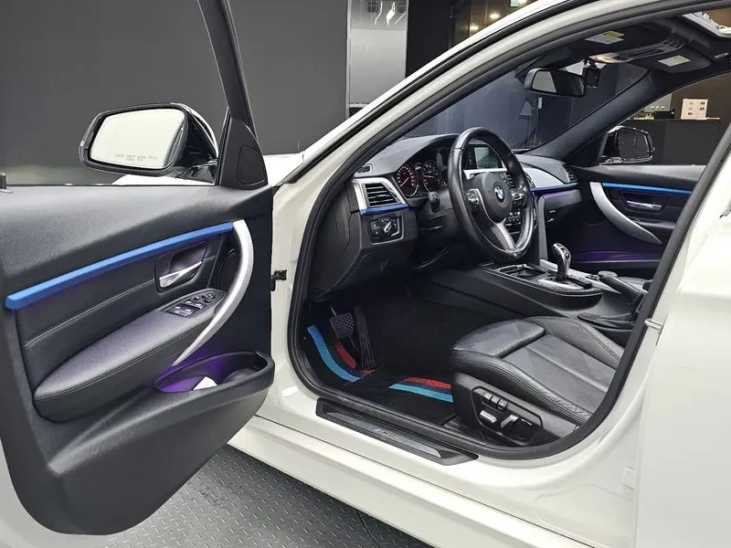 BMW 330 I M Sports, снимка 10 - Автомобили и джипове - 55928837
