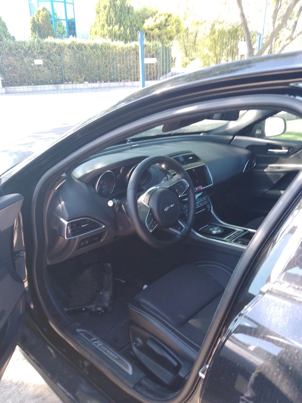 Jaguar XE 2.0 T, снимка 1