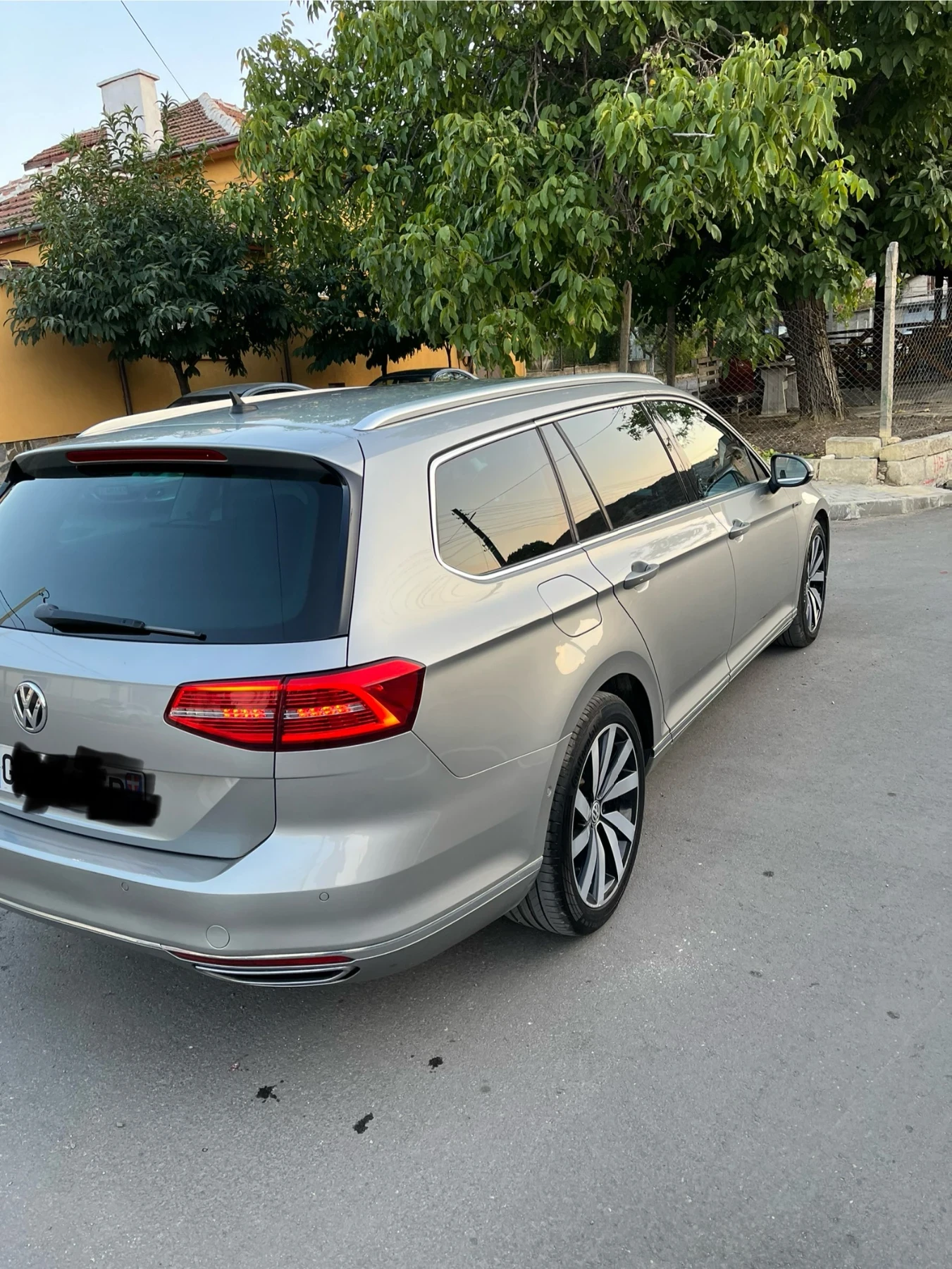 VW Passat  Highline-2.0BiTDI-240к.с.-4motion - изображение 4