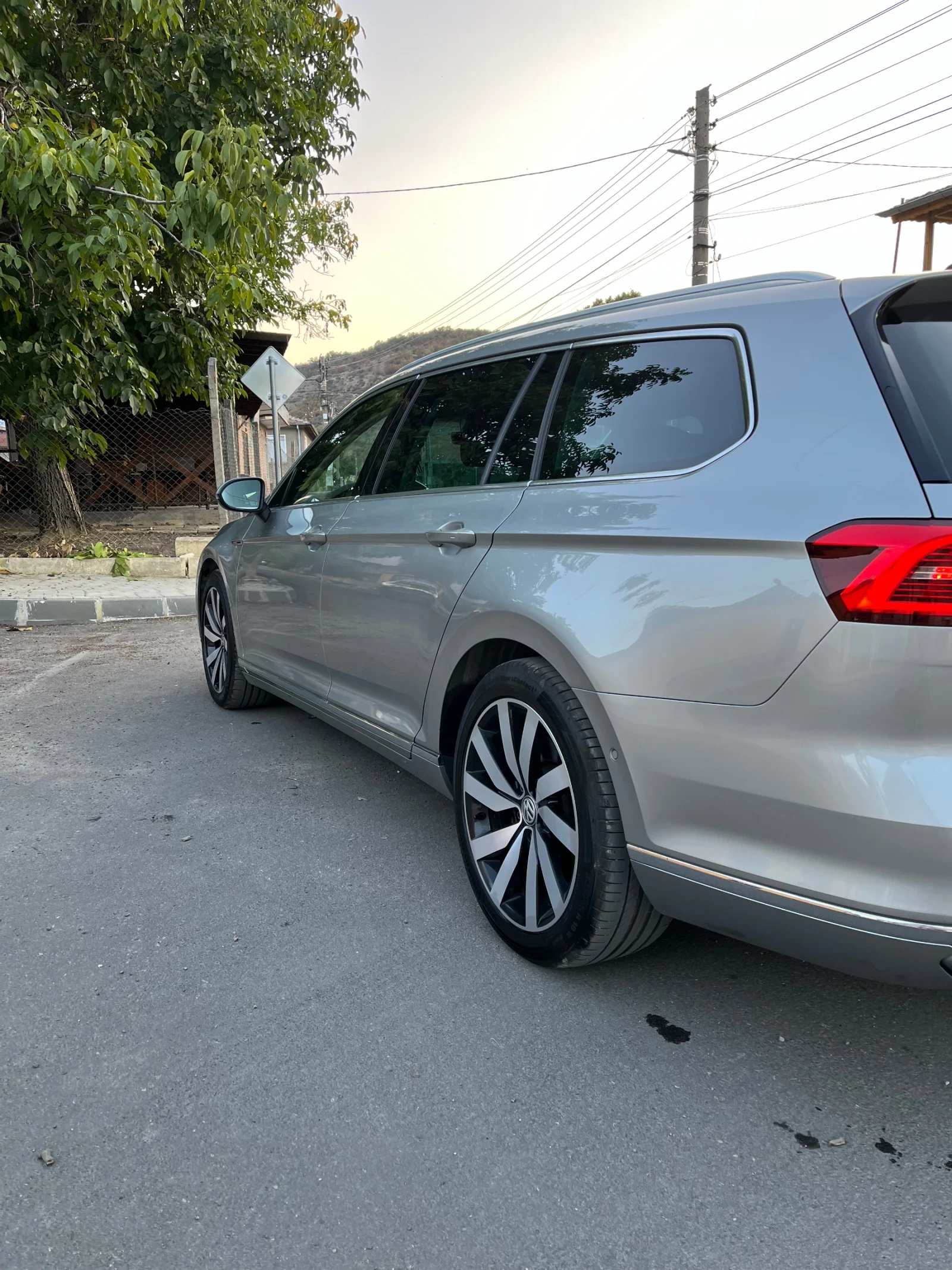 VW Passat  Highline-2.0BiTDI-240к.с.-4motion - изображение 3