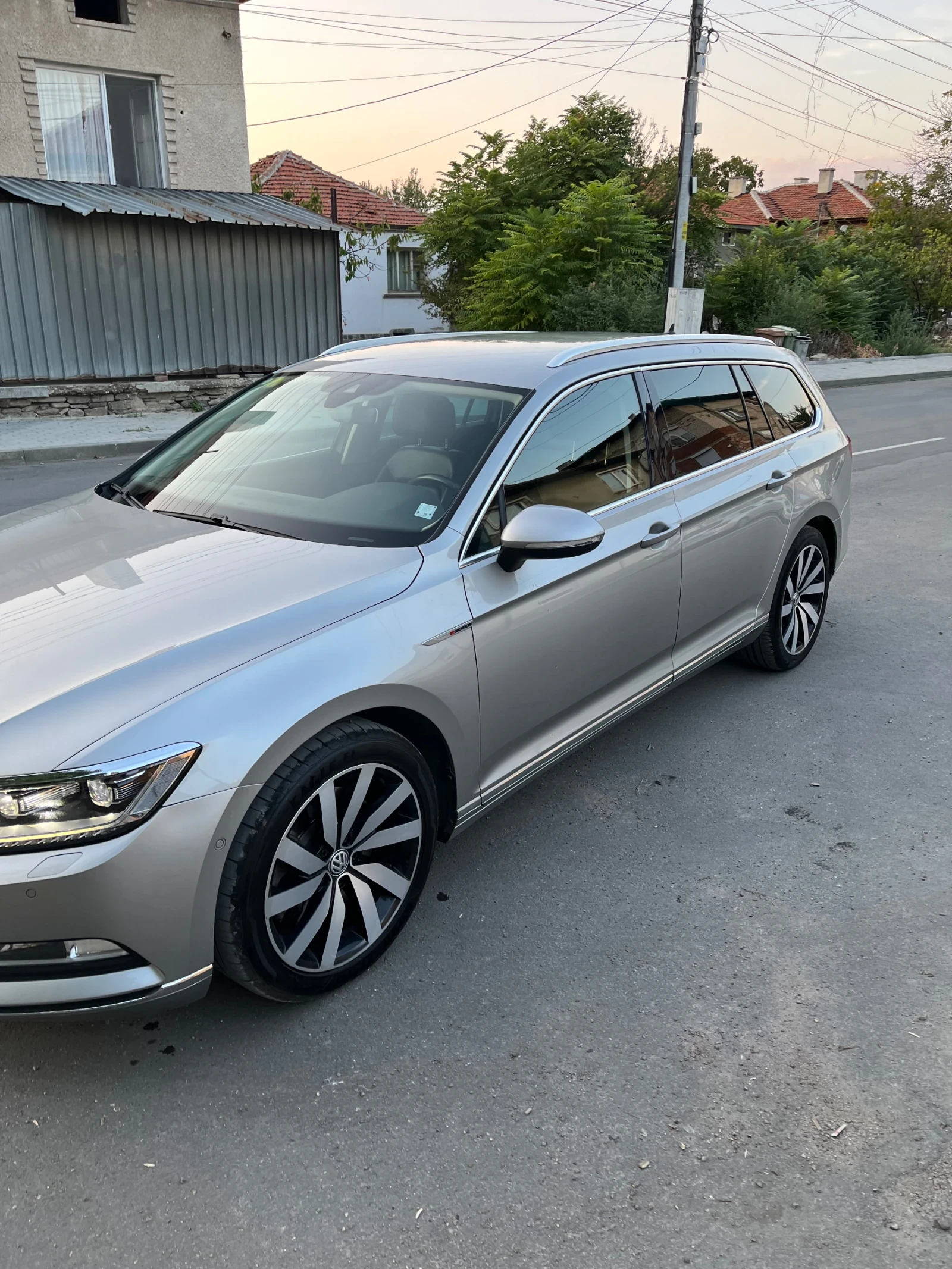 VW Passat  Highline-2.0BiTDI-240к.с.-4motion - изображение 2