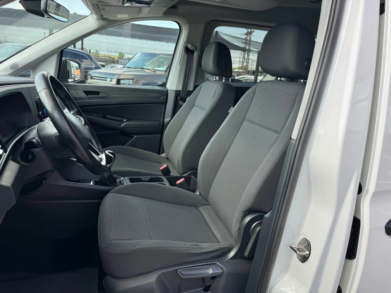 VW Caddy 2.0TDI-IQ DRIVE-CARPLAY-ТОП СЪСТОЯНИЕ - изображение 8