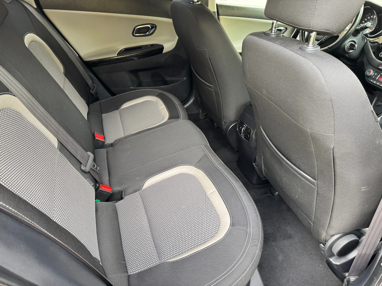 Kia Ceed 1.6CRDi  | Mobile.bg — изображение 13