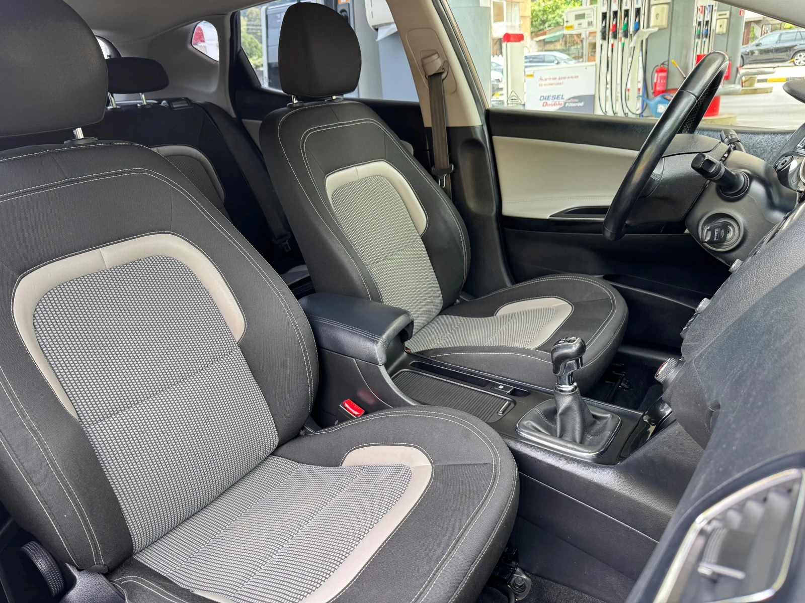 Kia Ceed 1.6CRDi  | Mobile.bg — изображение 15