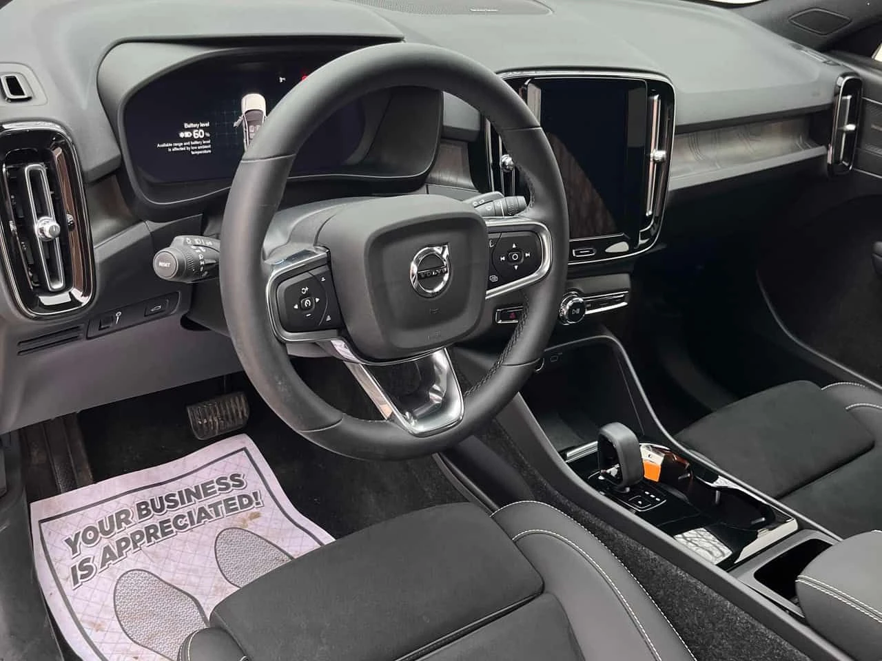 Volvo C40 Ultimate /CARFAX /Стъклен таван/Подгрев/360 камера - изображение 7