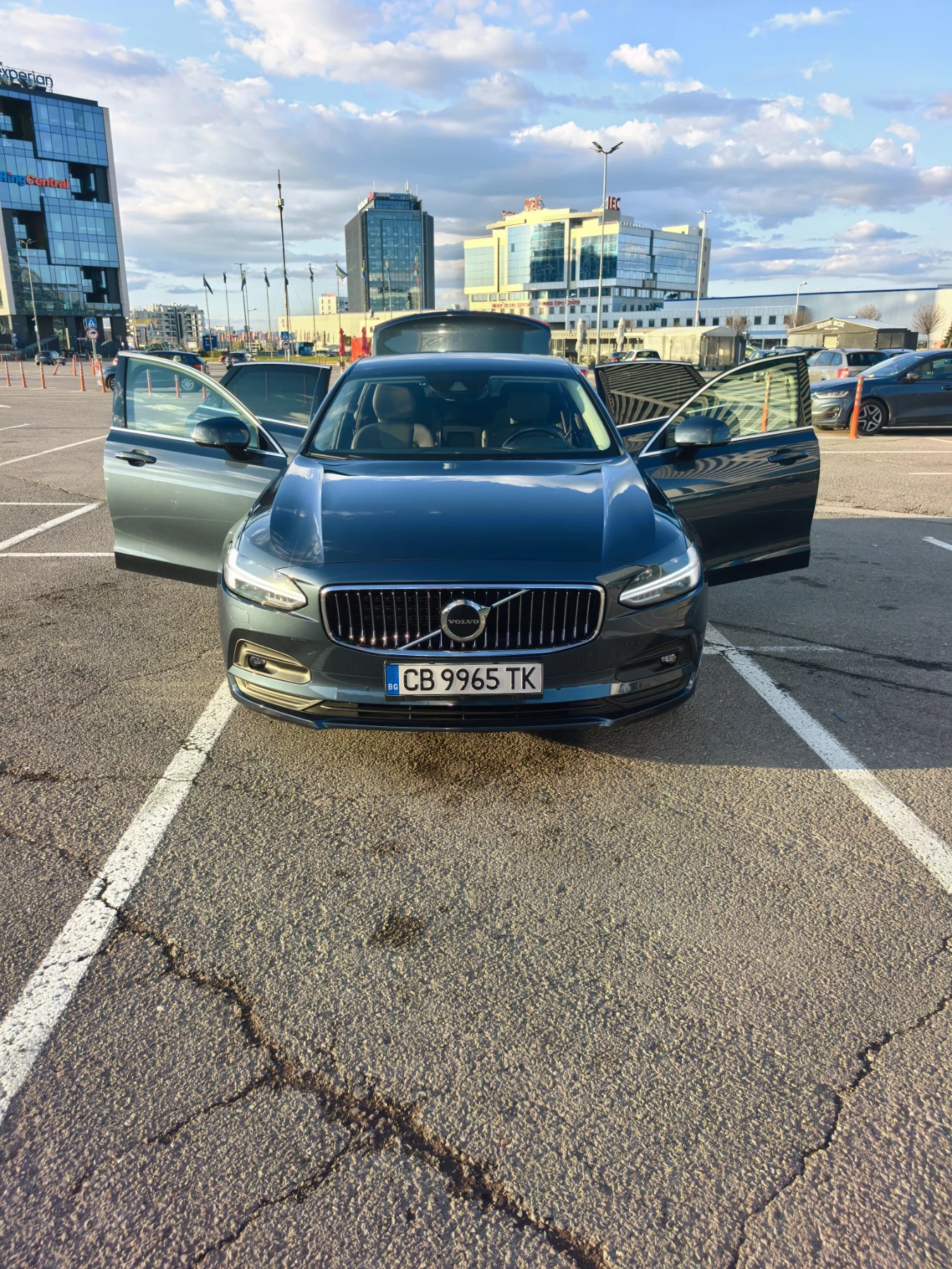 Volvo S90 2.0T Mild Hybrid, снимка 5 - Автомобили и джипове - 54100923