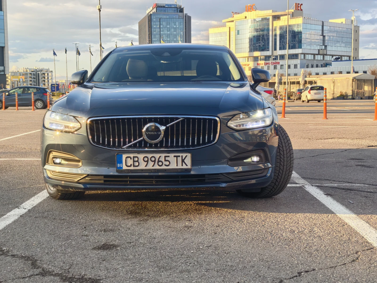 Volvo S90 2.0T Mild Hybrid, снимка 14 - Автомобили и джипове - 54100923