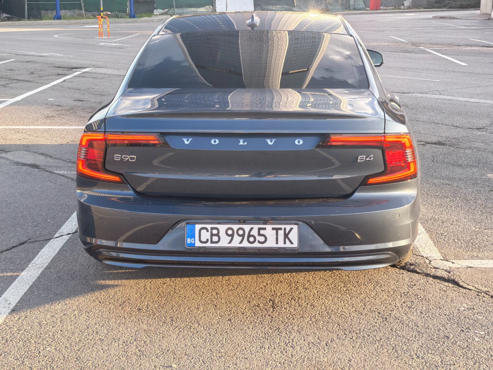 Volvo S90 2.0T Mild Hybrid, снимка 16 - Автомобили и джипове - 54100923
