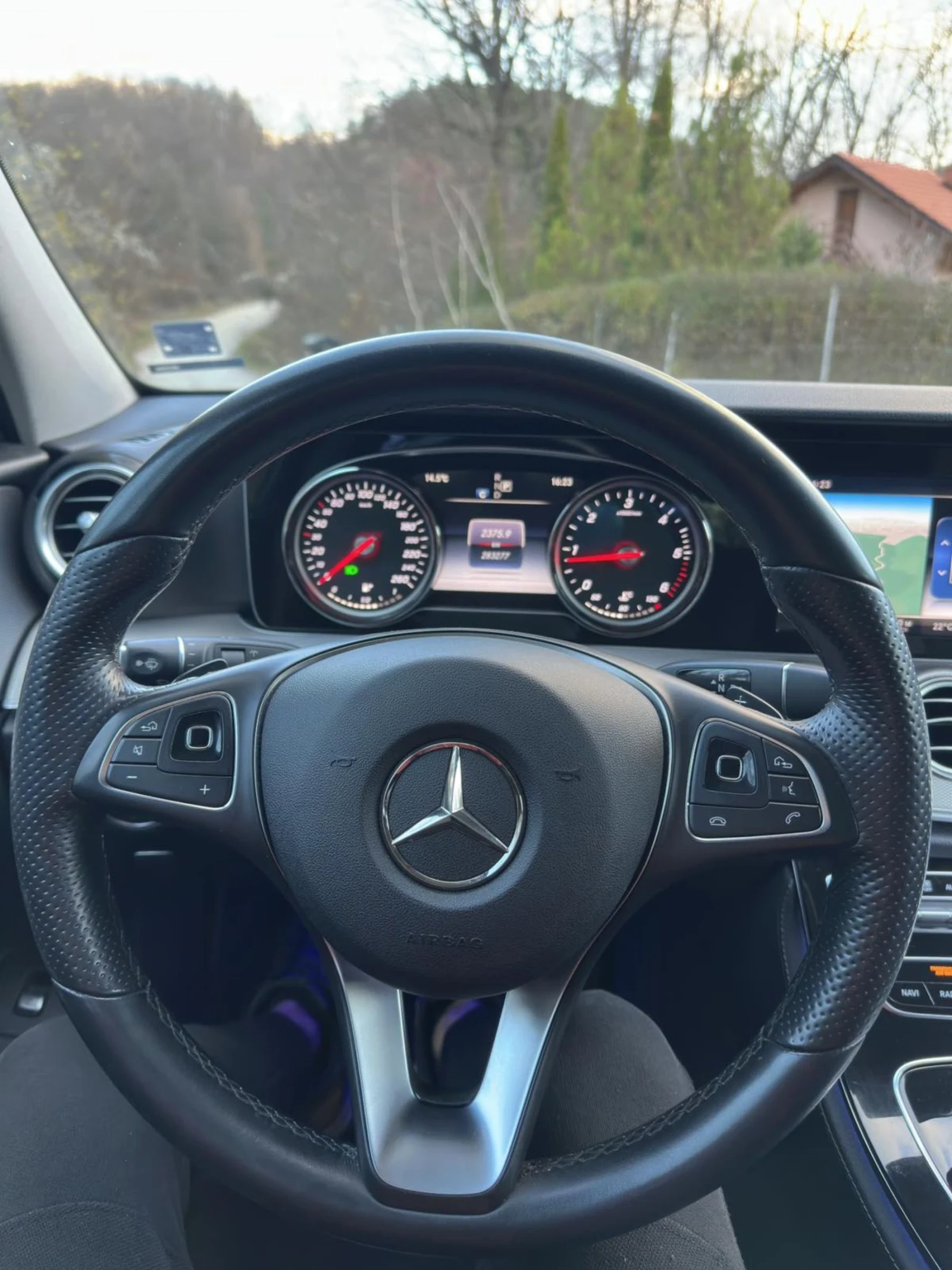 Mercedes-Benz E 220 W213 4-Matic , снимка 10 - Автомобили и джипове - 54195714