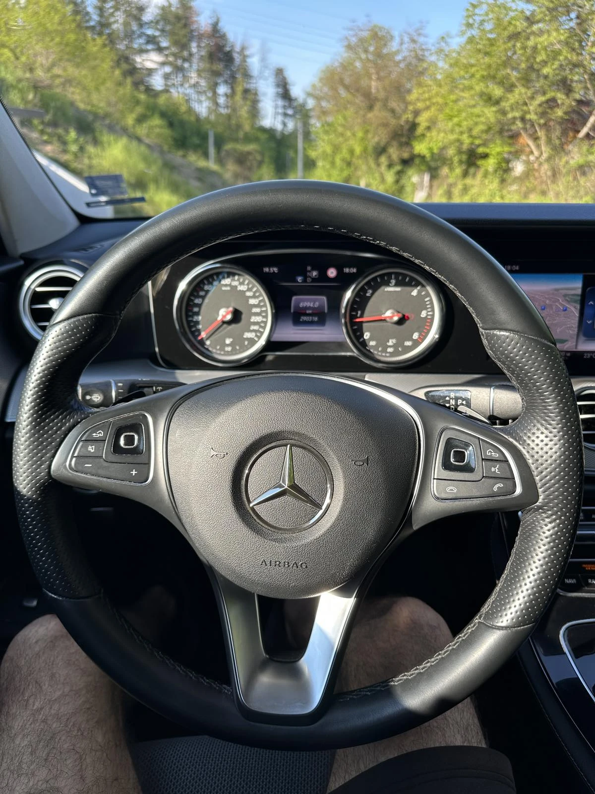 Mercedes-Benz E 220 W213 4-Matic , снимка 10 - Автомобили и джипове - 54195714