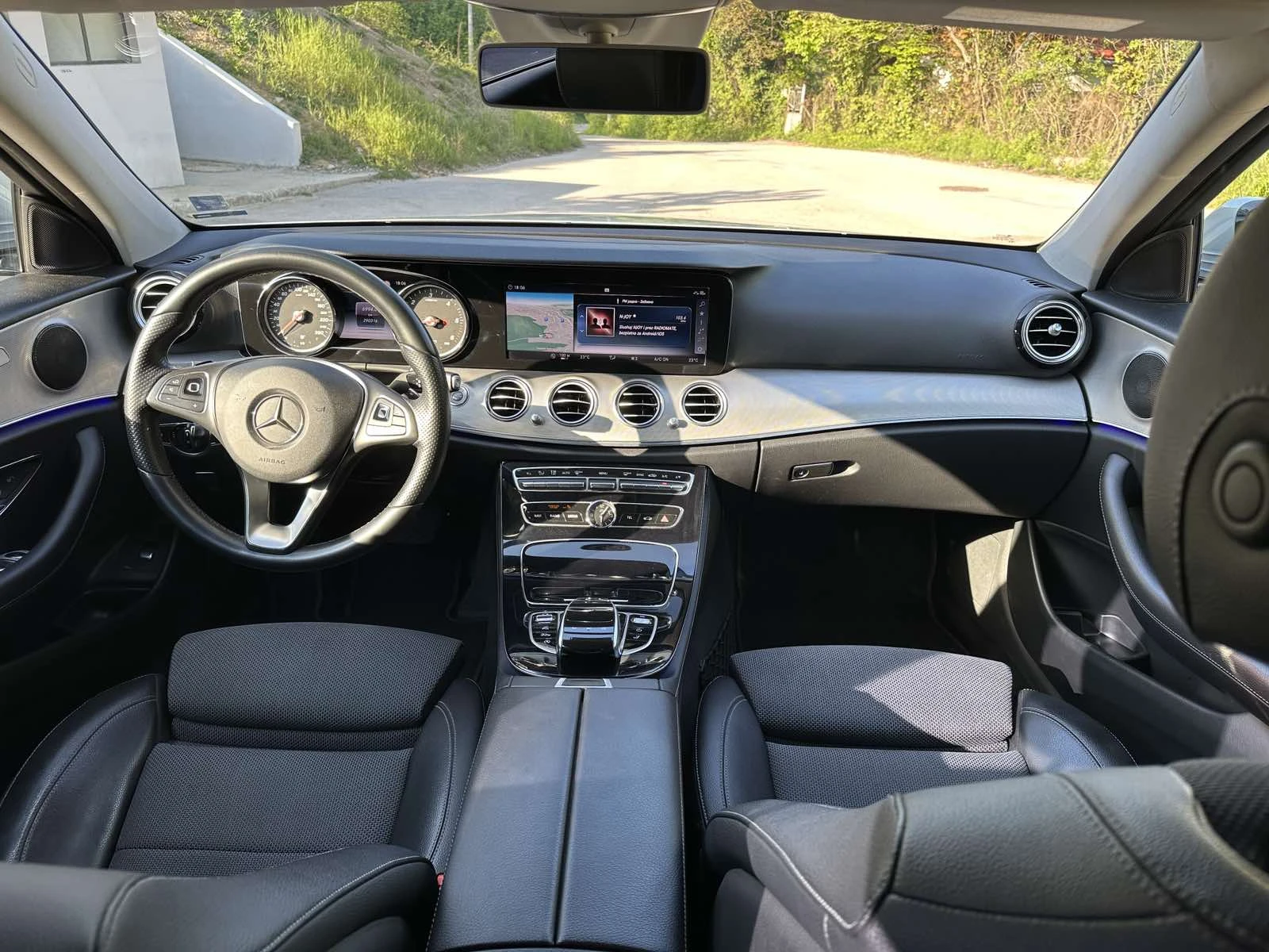 Mercedes-Benz E 220 W213 4-Matic , снимка 9 - Автомобили и джипове - 54195714
