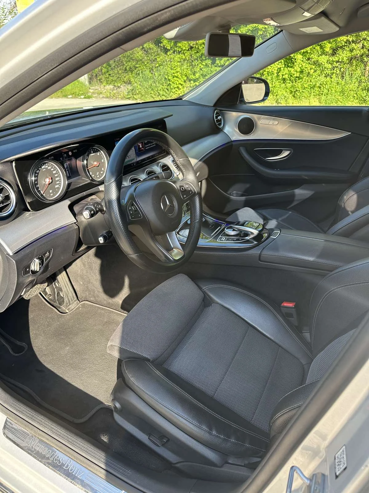 Mercedes-Benz E 220 W213 4-Matic , снимка 13 - Автомобили и джипове - 54195714