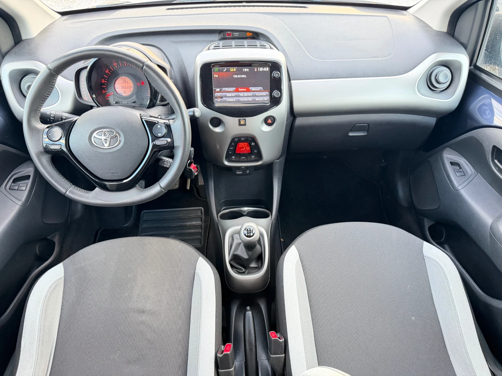 Toyota Aygo Камера, автопилот, климатроник, Италия, снимка 8 - Автомобили и джипове - 54460714
