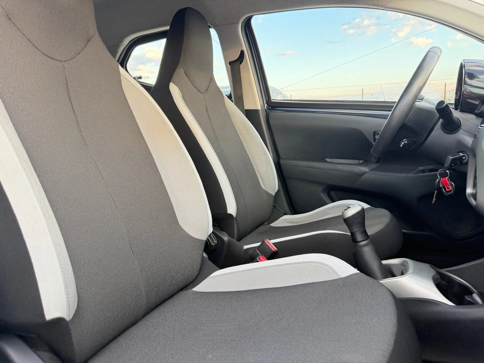 Toyota Aygo Камера, автопилот, климатроник, Италия, снимка 11 - Автомобили и джипове - 54460714