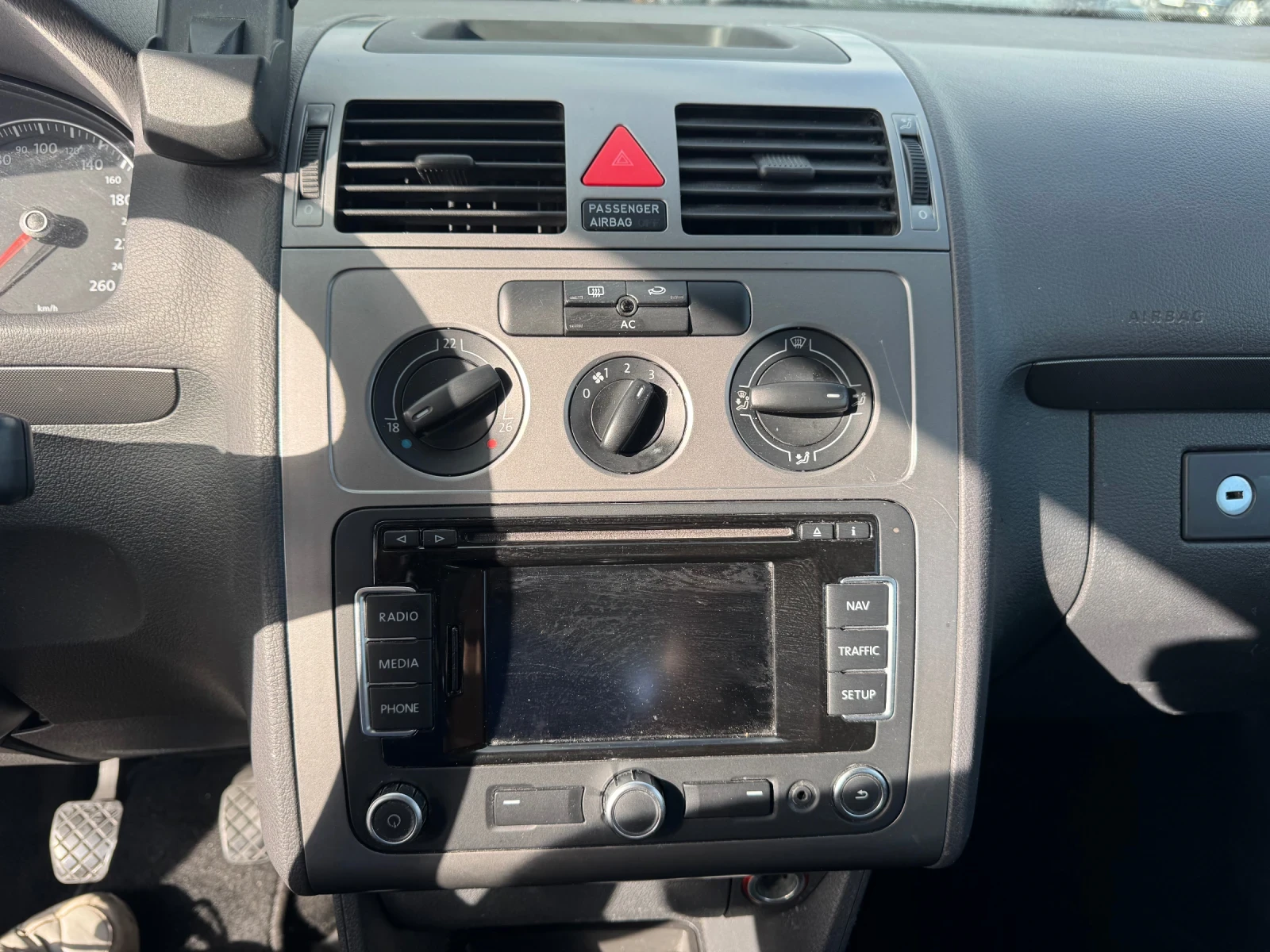 VW Touran 1.9TDI KLIMA, снимка 11 - Автомобили и джипове - 54721601