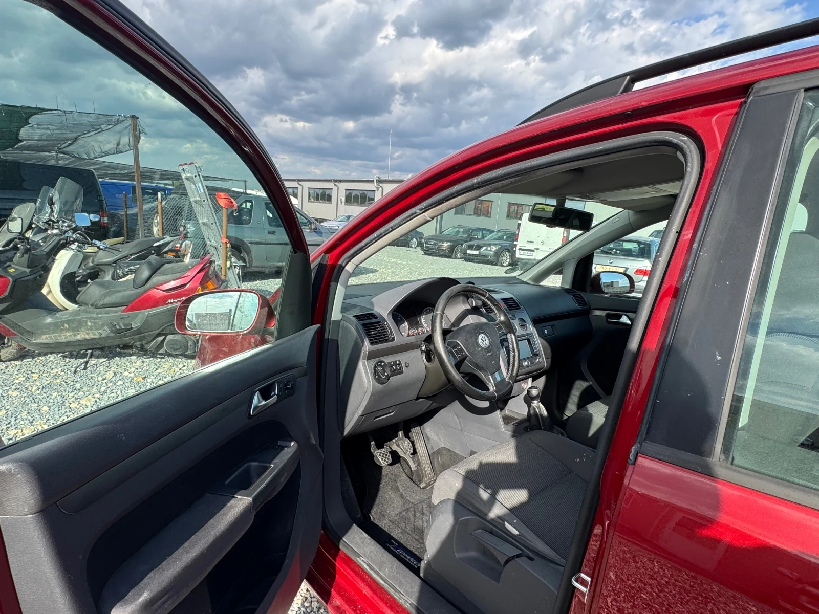 VW Touran 1.9TDI KLIMA, снимка 9 - Автомобили и джипове - 54721601