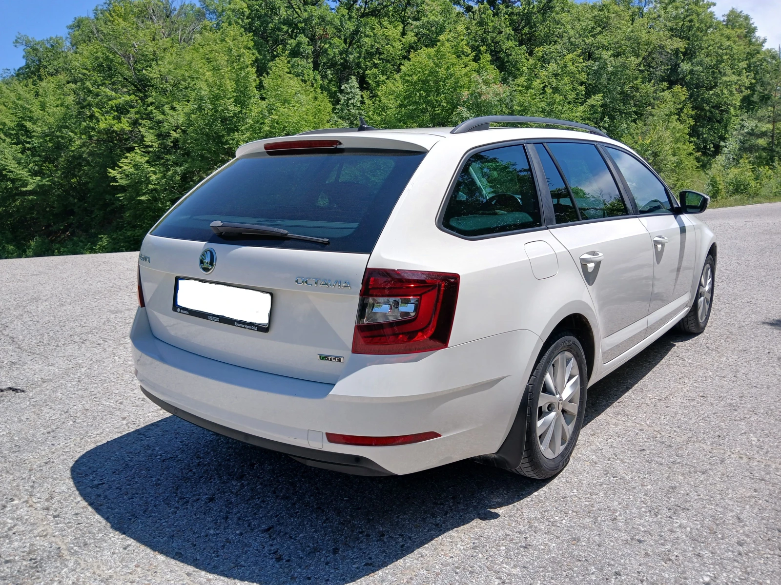 Skoda Octavia Combi CNG, снимка 3 - Автомобили и джипове - 54879256