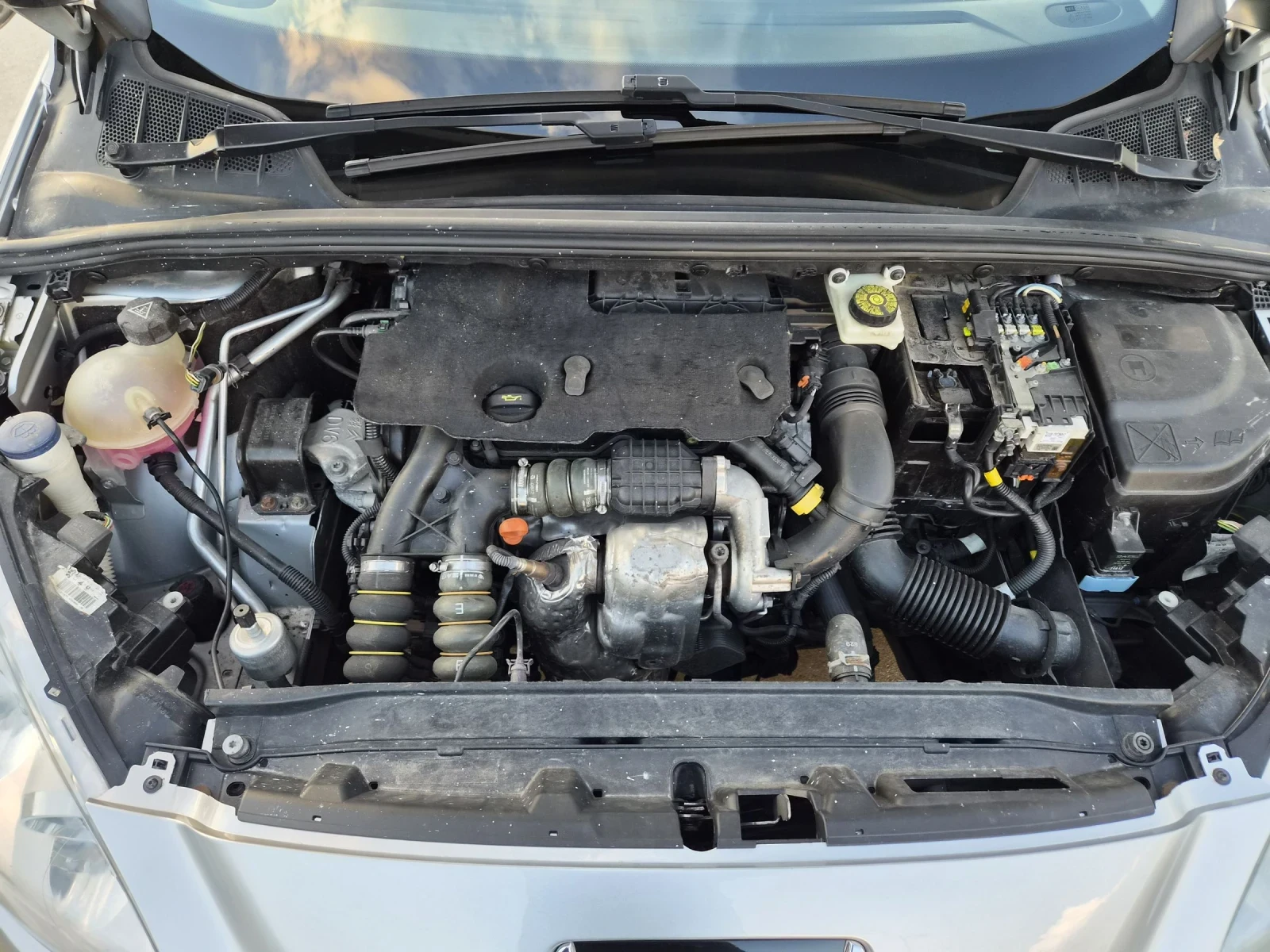 Peugeot 308 1.6 hdi, снимка 10 - Автомобили и джипове - 54962810