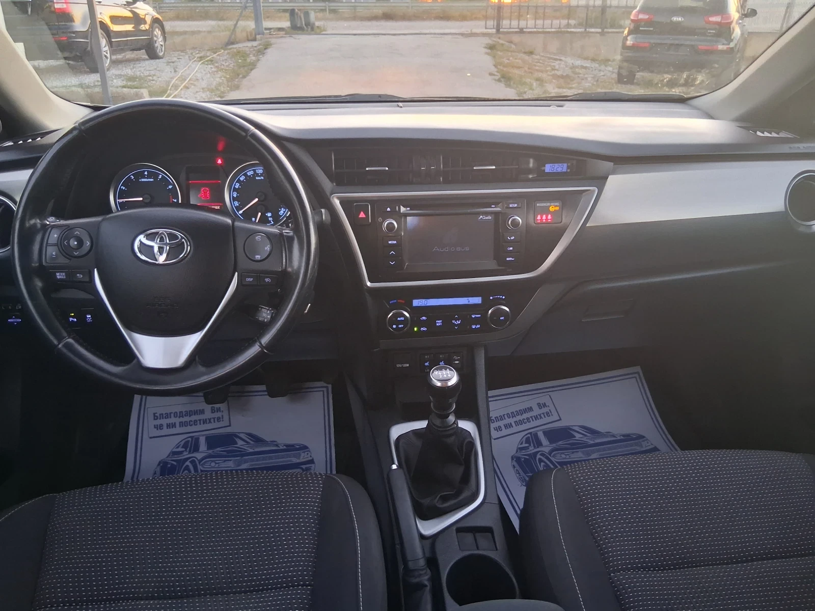 Toyota Auris 1.6 бензин , снимка 7 - Автомобили и джипове - 56077968