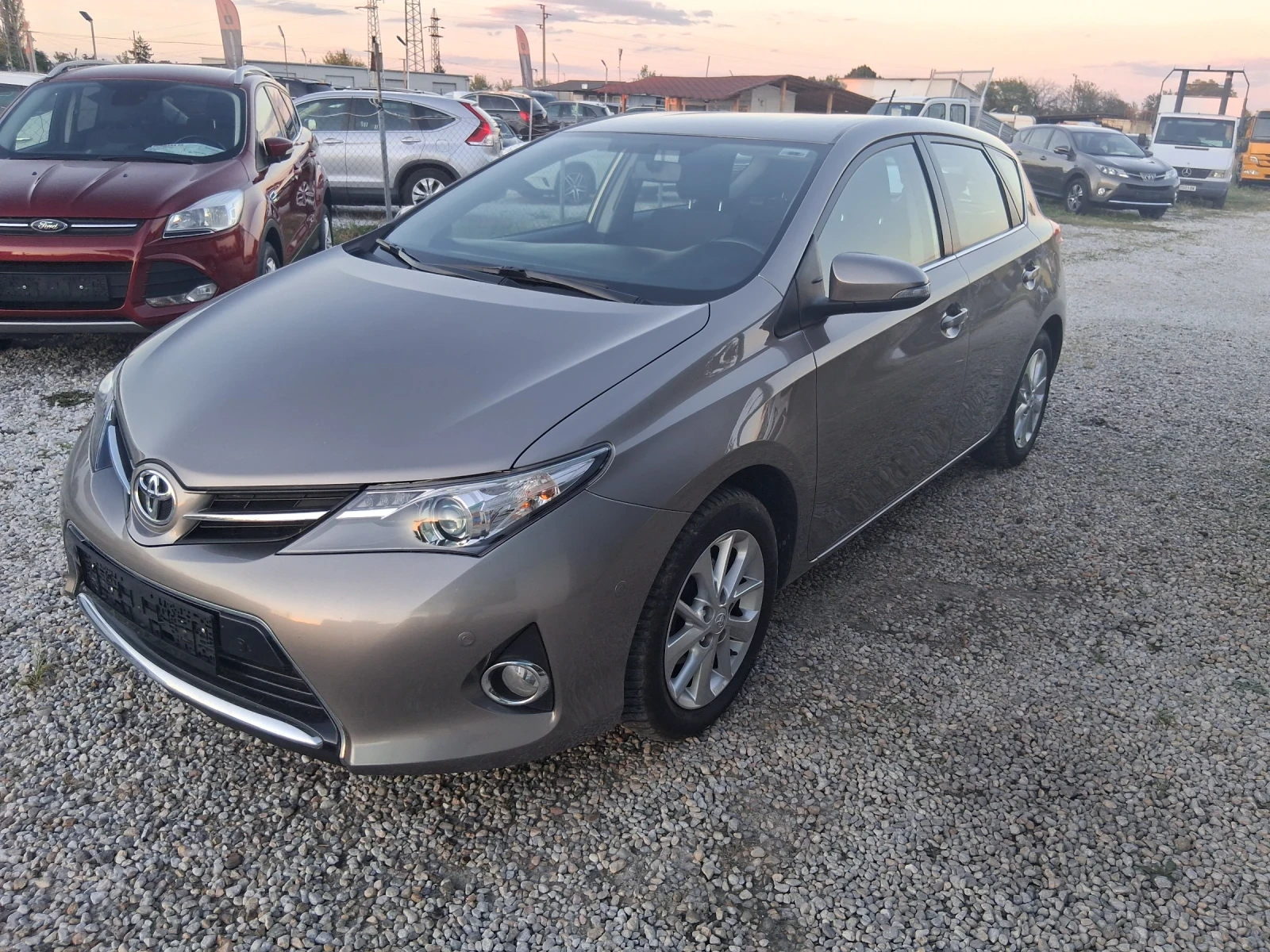 Toyota Auris 1.6 бензин , снимка 3 - Автомобили и джипове - 56077968