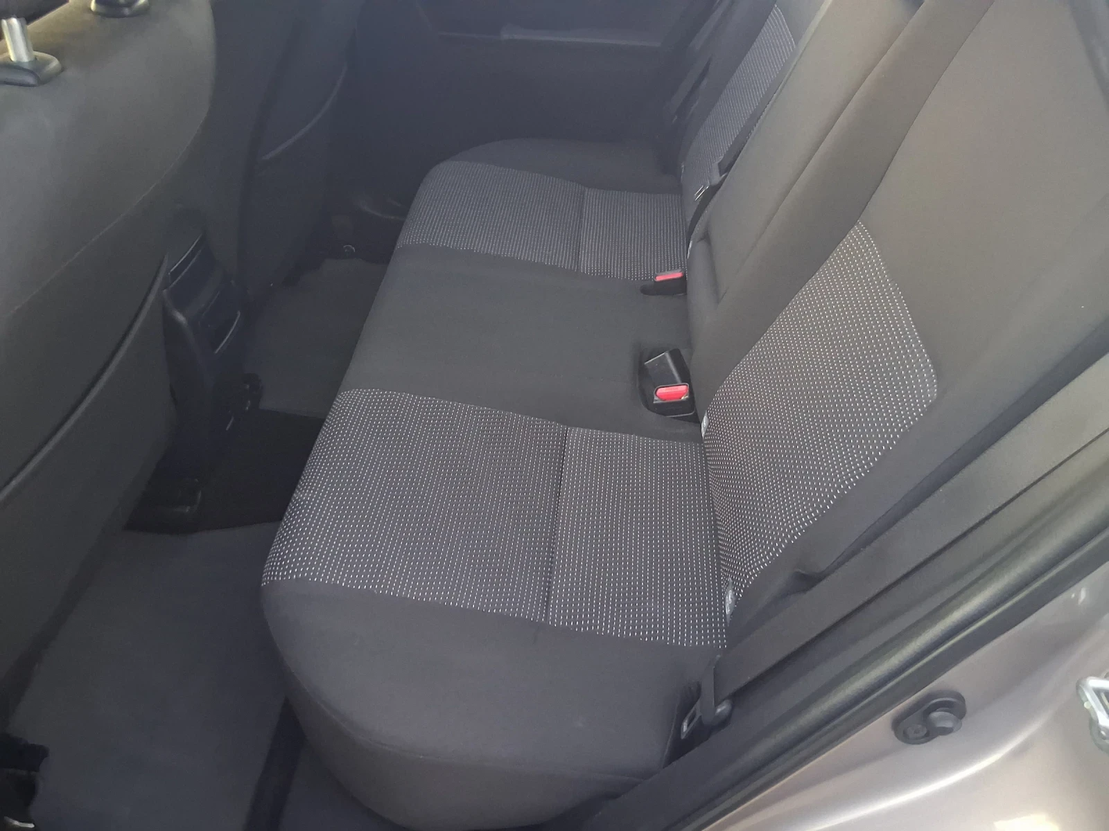 Toyota Auris 1.6 бензин , снимка 12 - Автомобили и джипове - 56077968