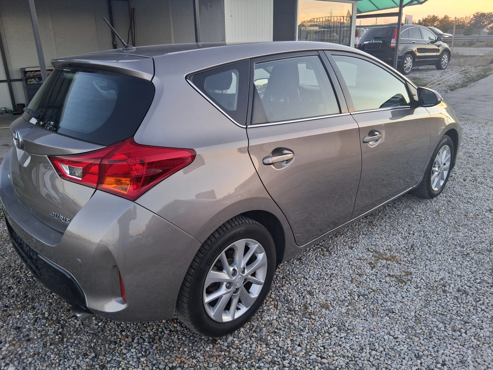 Toyota Auris 1.6 бензин , снимка 4 - Автомобили и джипове - 56077968