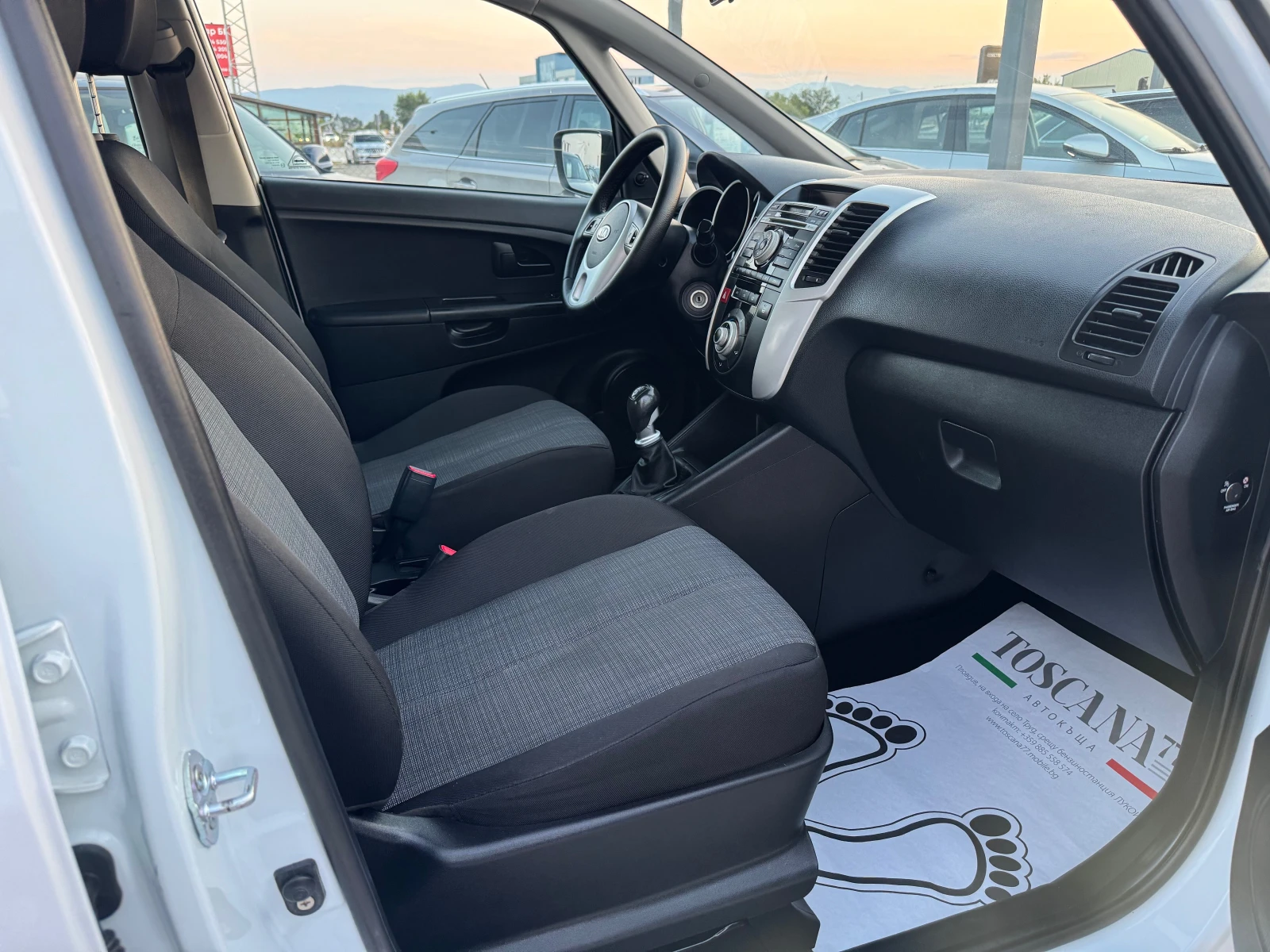Kia Venga 1.4i* ГАЗ * ЛИЗИНГ * , снимка 9 - Автомобили и джипове - 56154527