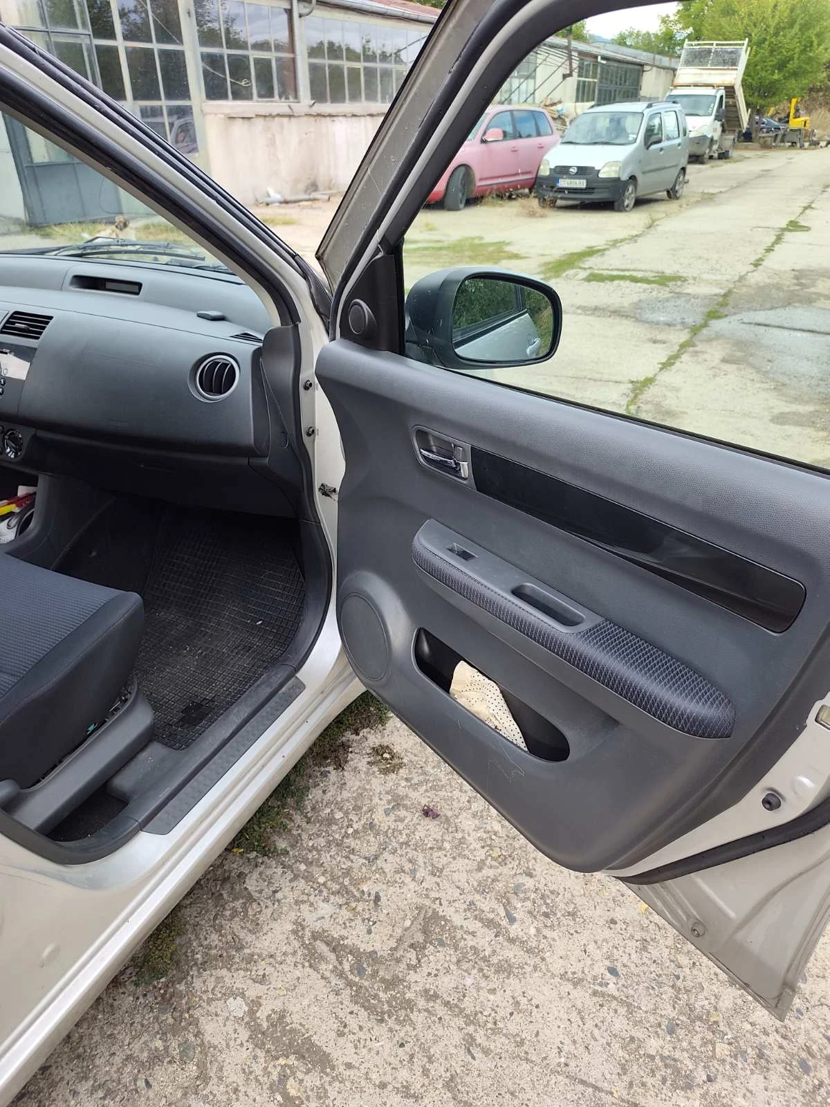 Suzuki Swift, снимка 12 - Автомобили и джипове - 56307509