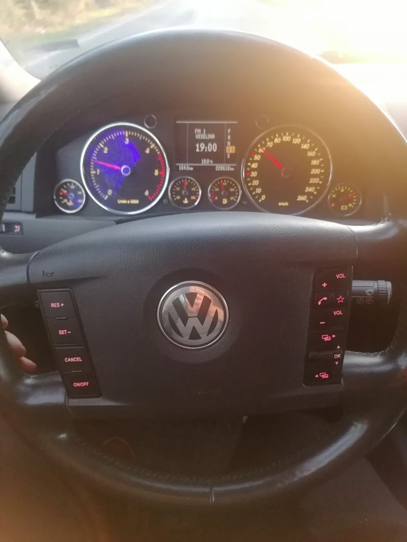 VW Touareg, снимка 9 - Автомобили и джипове - 47334304