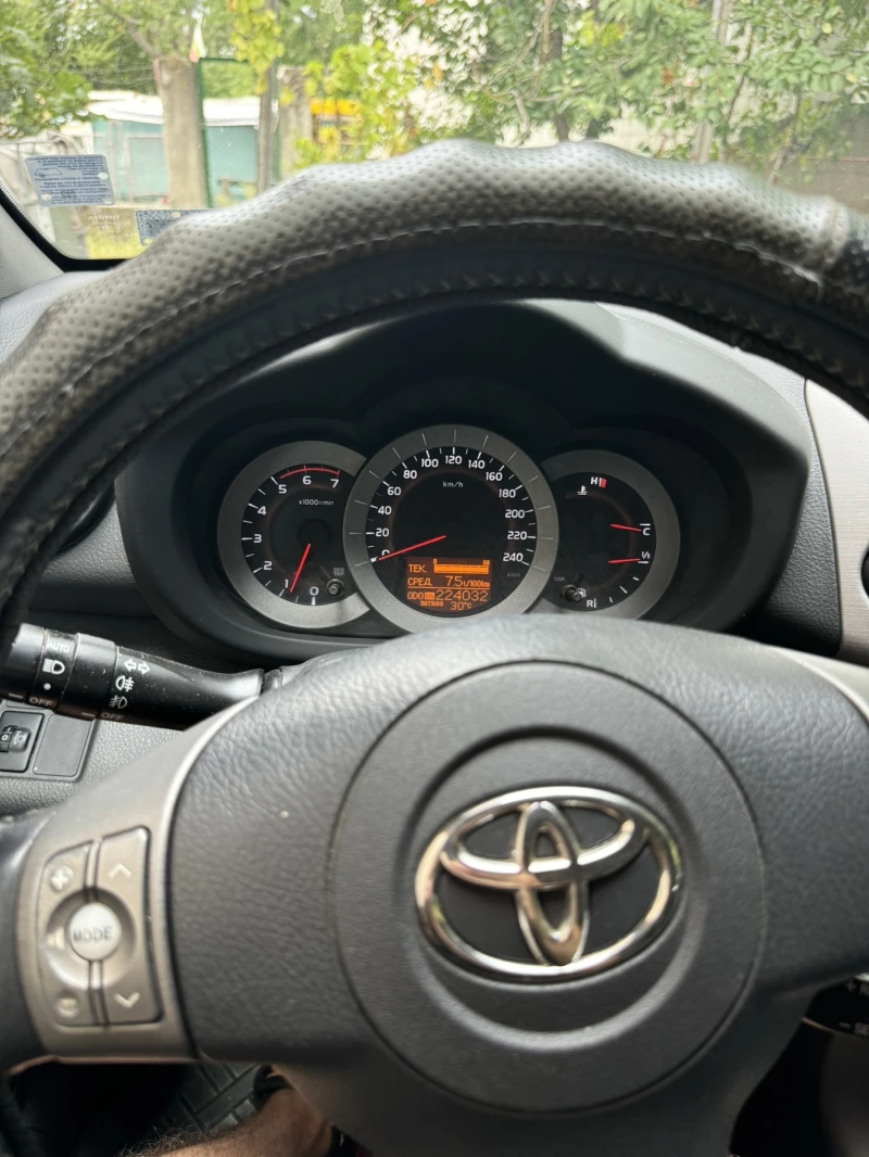 Toyota Rav4 2.2d, снимка 7 - Автомобили и джипове - 49363630