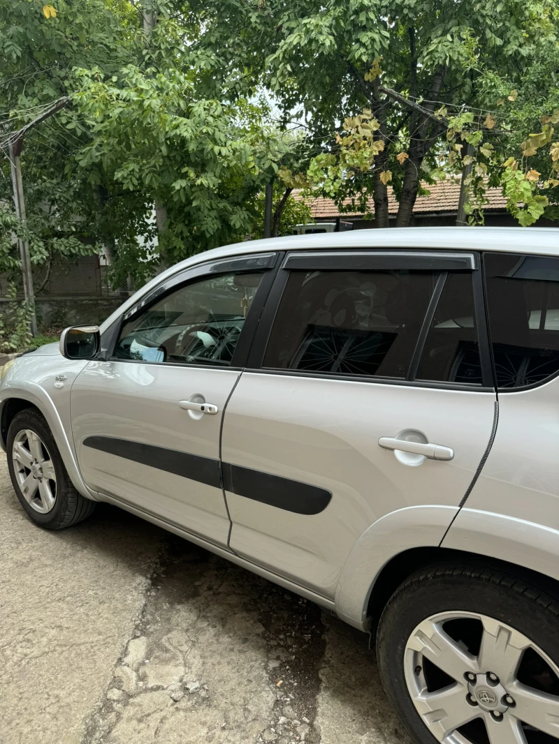 Toyota Rav4 2.2d, снимка 4 - Автомобили и джипове - 49363630