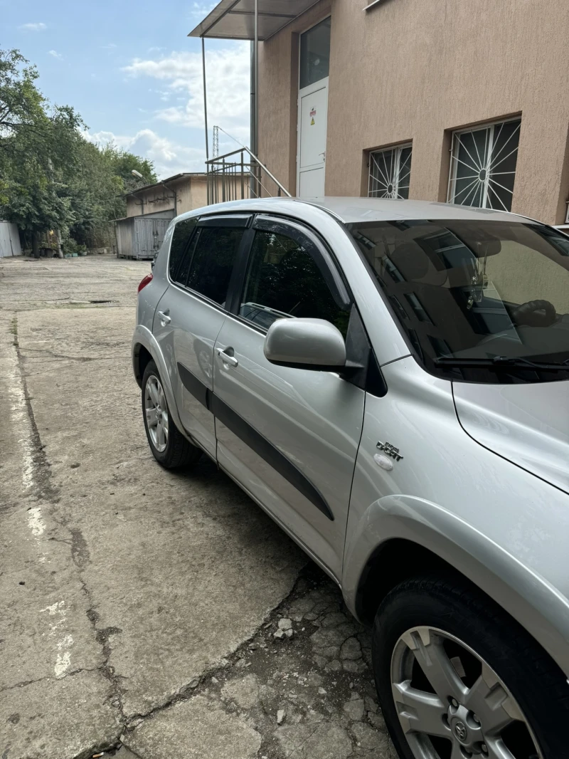 Toyota Rav4 2.2d, снимка 3 - Автомобили и джипове - 49363630