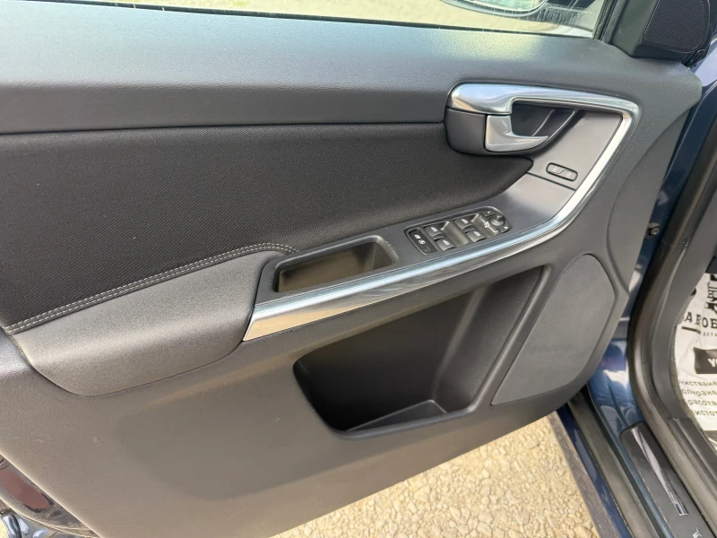 Volvo XC60 2.4D 4x4 CH Navi Automat, снимка 9 - Автомобили и джипове - 51689657