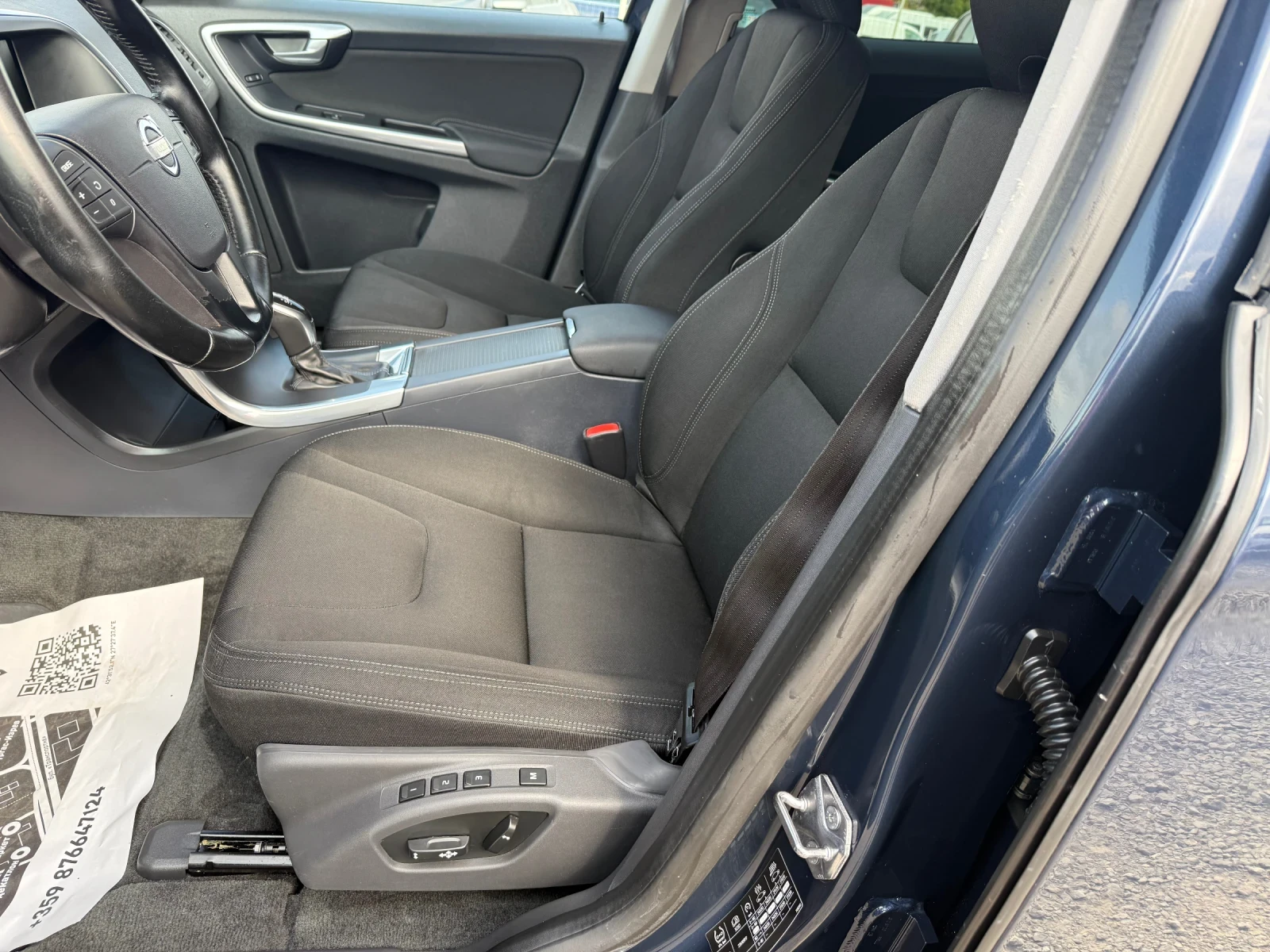 Volvo XC60 2.4D 4x4 CH Navi Automat - изображение 8